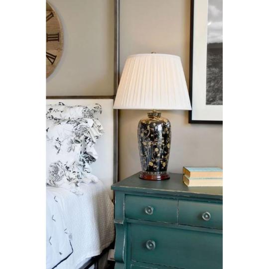 arany madar virag klasszikus porcelan asztalilampa kinai fekete fenyes keramia lampa elegans lakas otthon iroda vilagitas szalloda.jpg